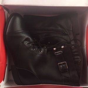 American Rag Cie Women’s Black combat Boots